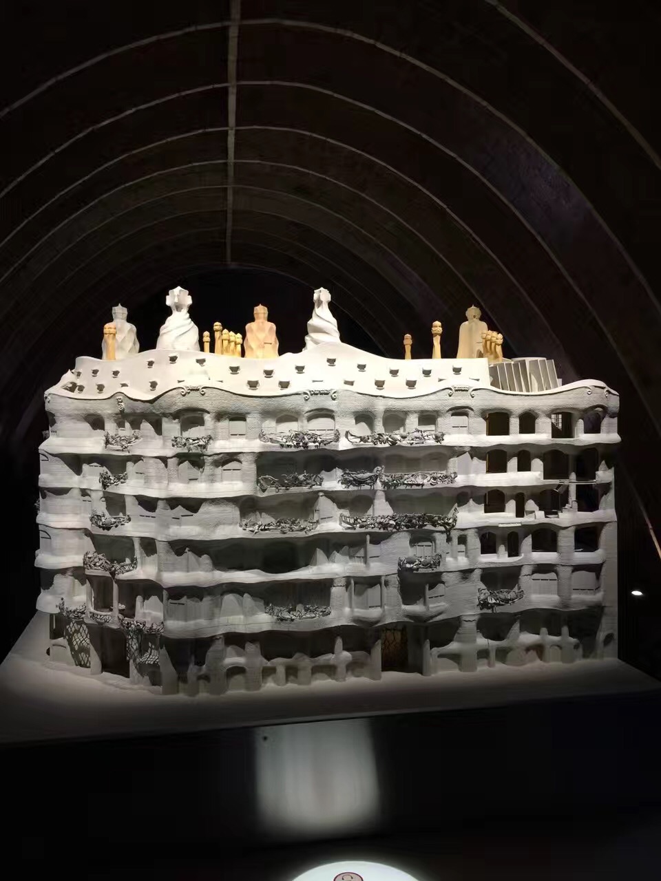 西班牙建筑大师高迪回顾展,西班牙高迪几个典型建筑