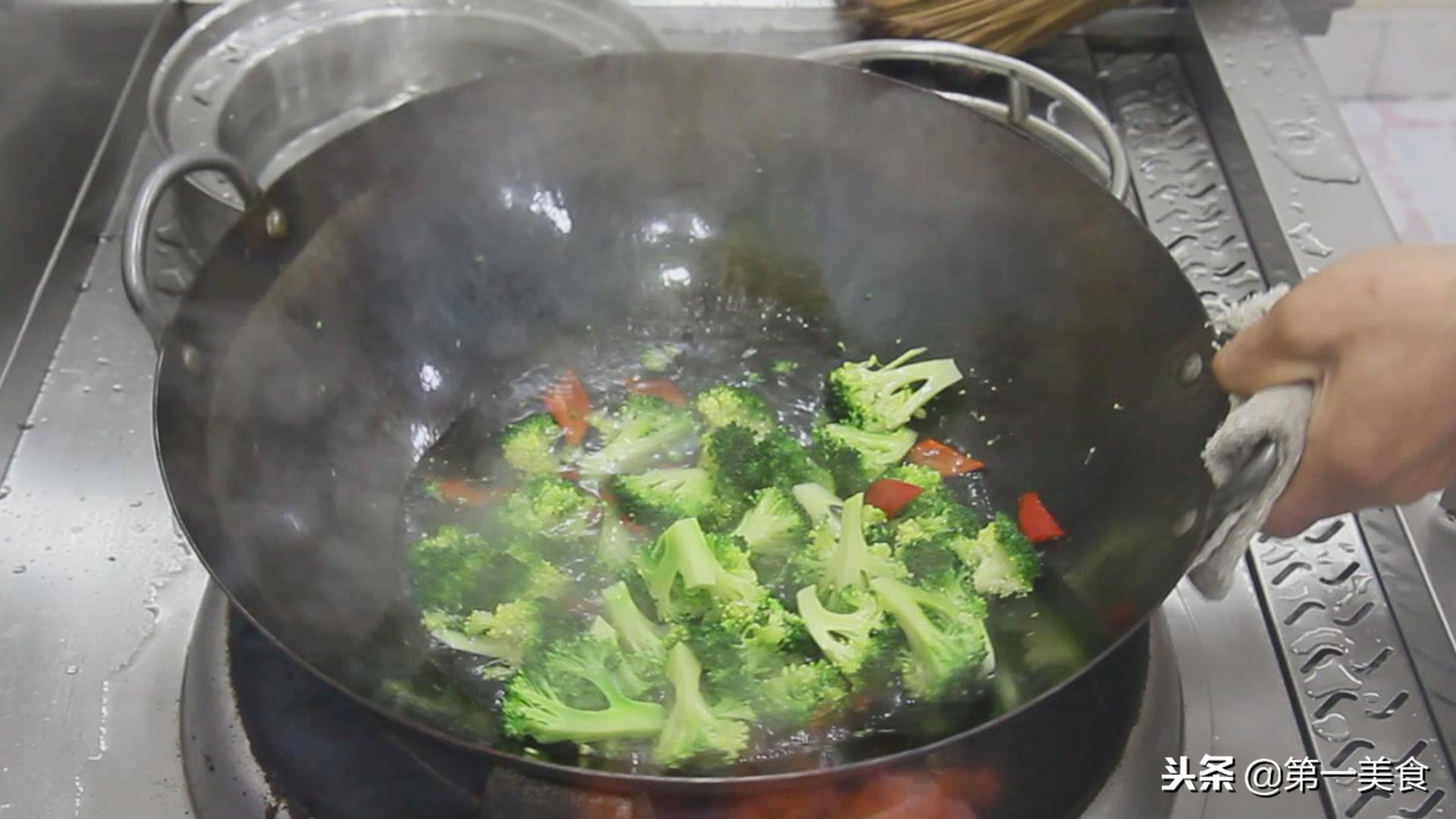 饭店凉拌西兰花,饭店里的凉拌西兰花