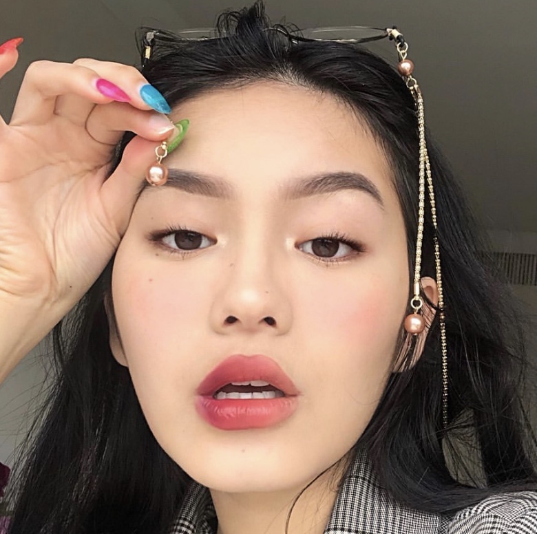 脸大，脸圆不要紧，跟着这两步画妆容，大脸变小脸，五官更立体