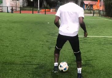 十大足球技巧过人动作,30秒掌握10种足球基本功