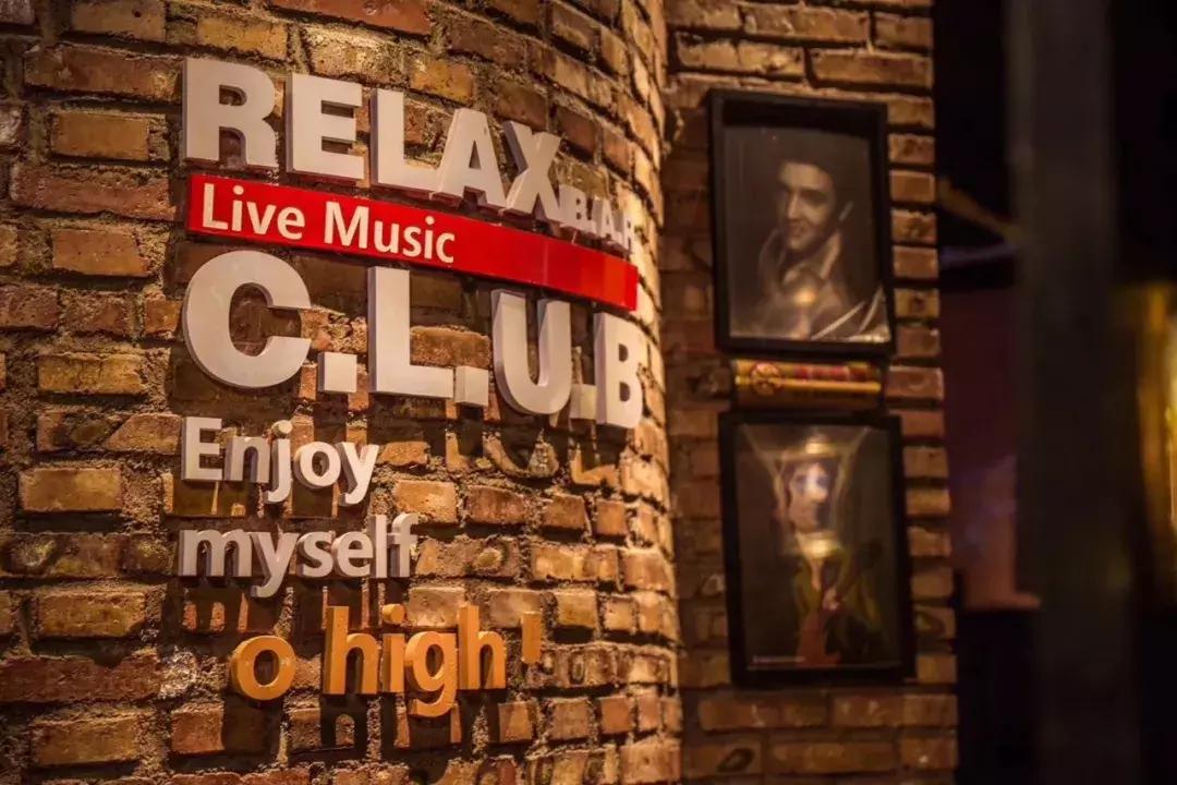 作为郑州酒吧界的引路人，不见不散承载着无数人的青春