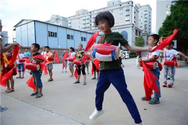 男老师体罚同学,男老师体罚学生视频