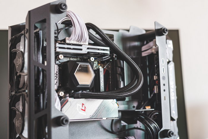 圣诞节前装一台白色雪花主机