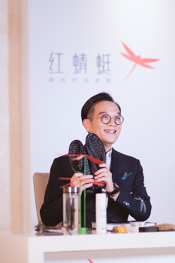 红蜻蜓老板直播卖货,红蜻蜓鞋业有限公司董事长