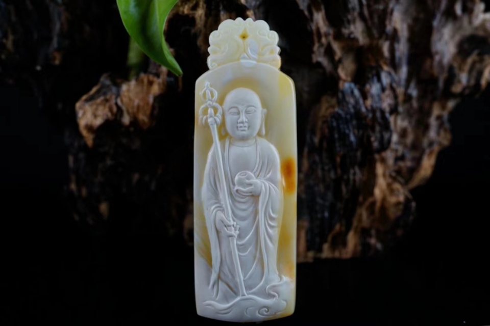 佩戴蜜蜡手串对人体有什么好处,把玩蜜蜡有什么好处