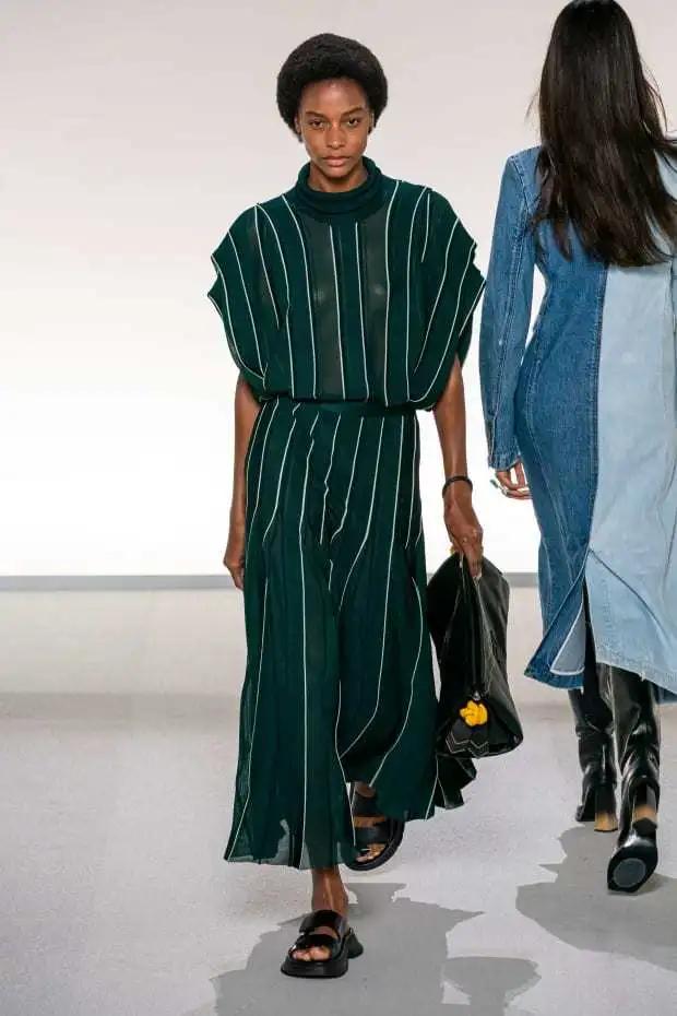 今年最流行凉鞋简单大方百搭,今年流行几款夏日凉鞋时尚百搭