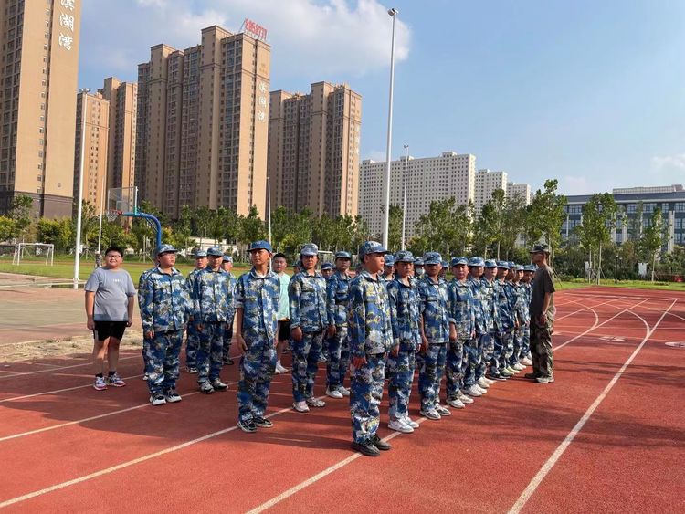 青春在磨砺中成长新高一军训,青春飞扬军训