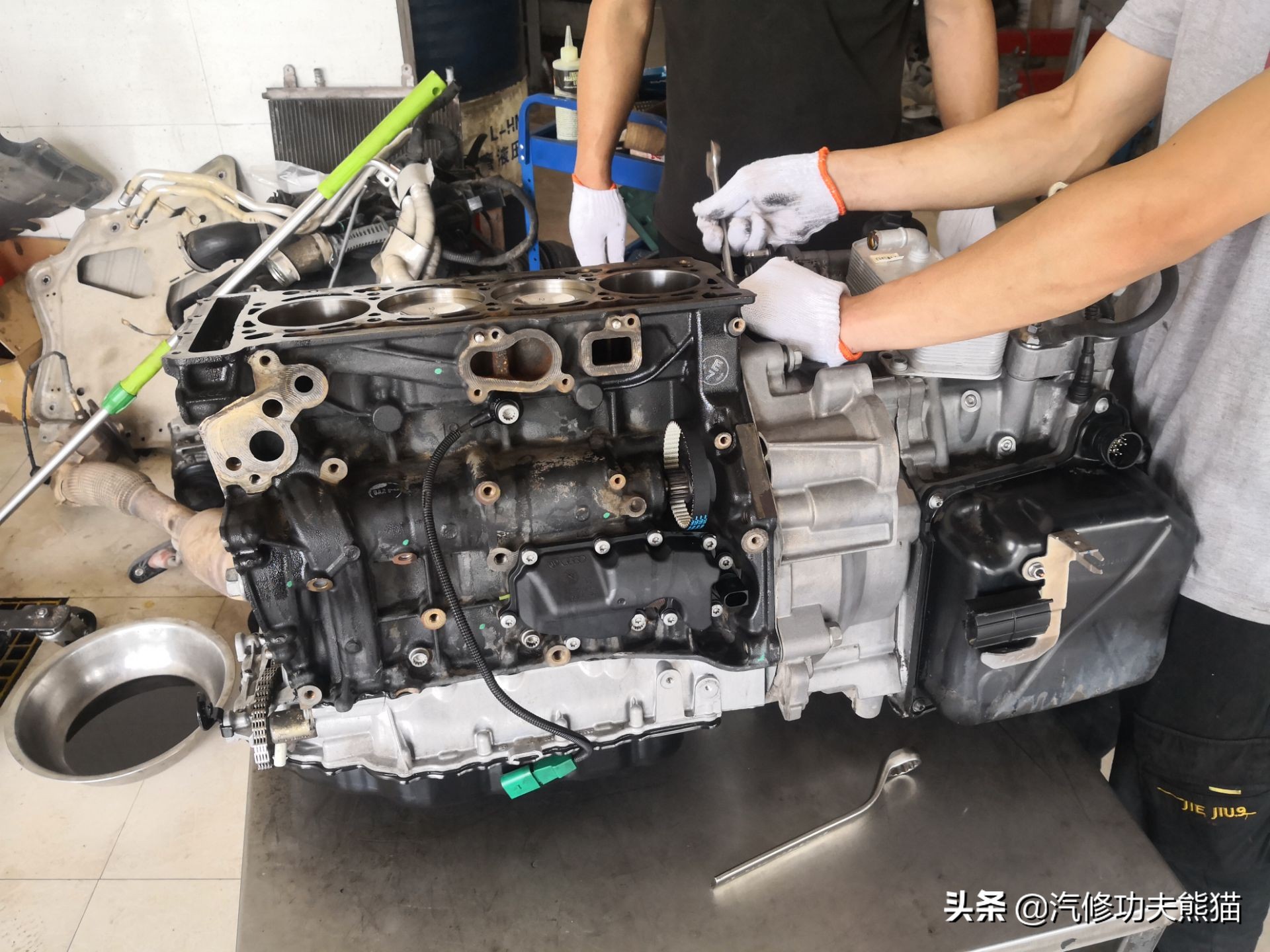 百年大众汽车品牌毁于烧机油?烧机油并非绝症,看看这台进口夏朗