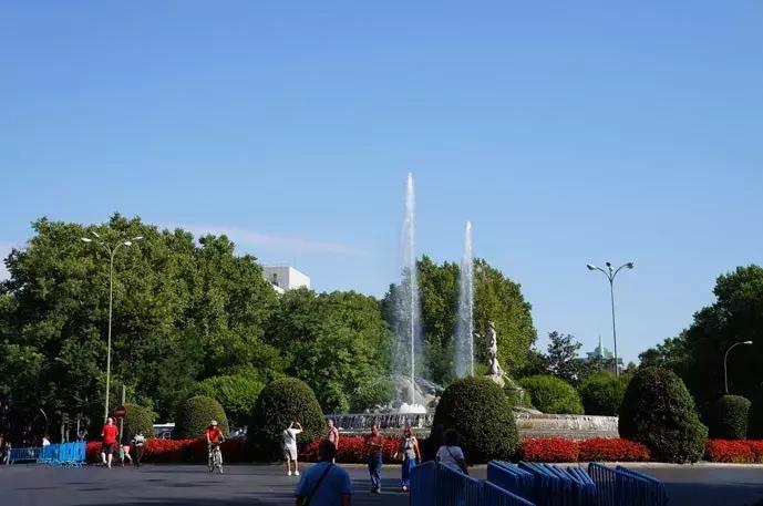 皇马VS马竞:争斗并不在绿茵场,而在这两个广场上