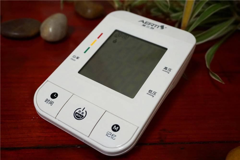 长坤手臂式智能电子血压计,爱尔泰血氧仪