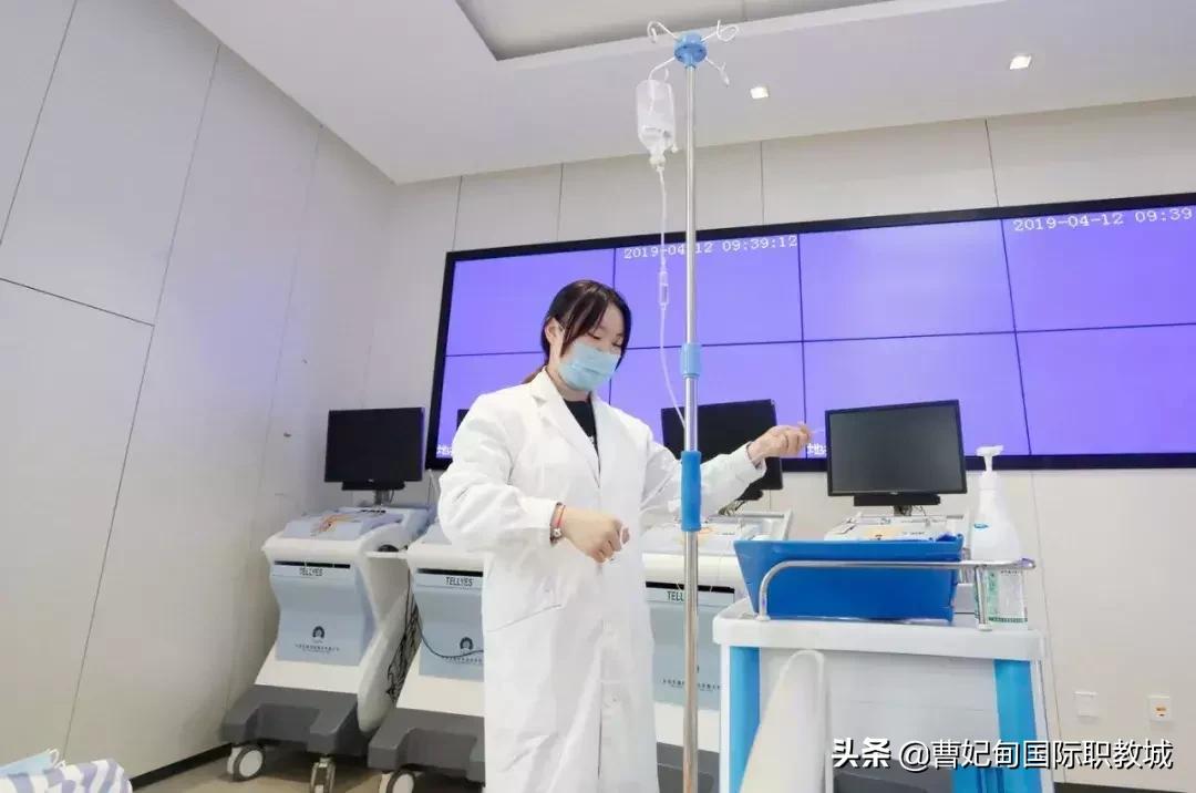 让我们走近白衣天使,走近白衣天使听听他们的心声