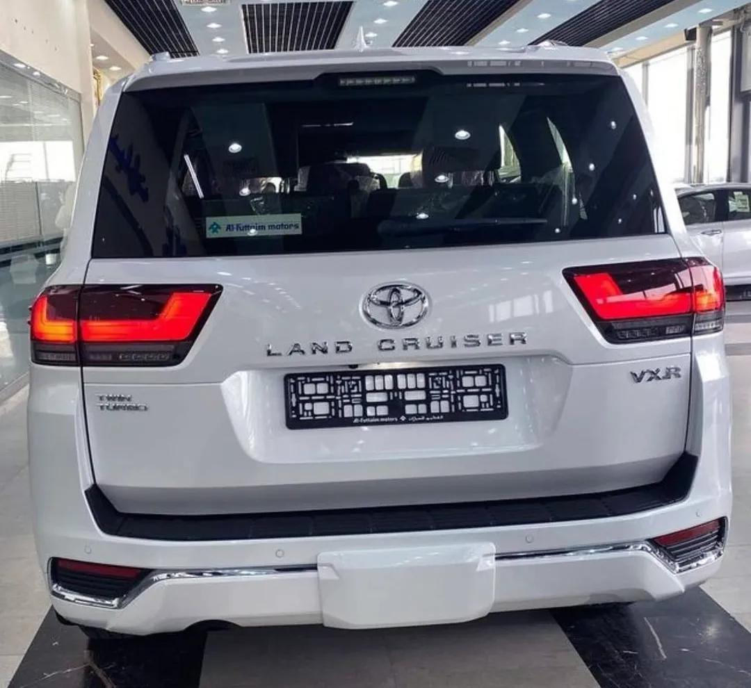 最新款中东版陆巡报价,2023款中东版陆巡尺寸