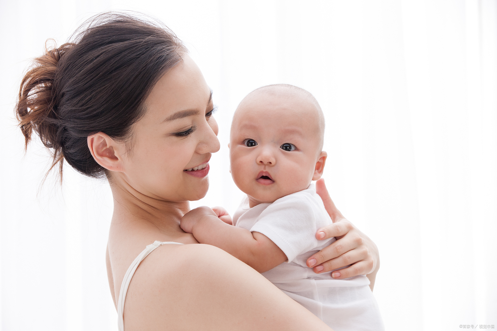 产后妈妈腰疼得不能动,产后妈妈告别虎背熊腰