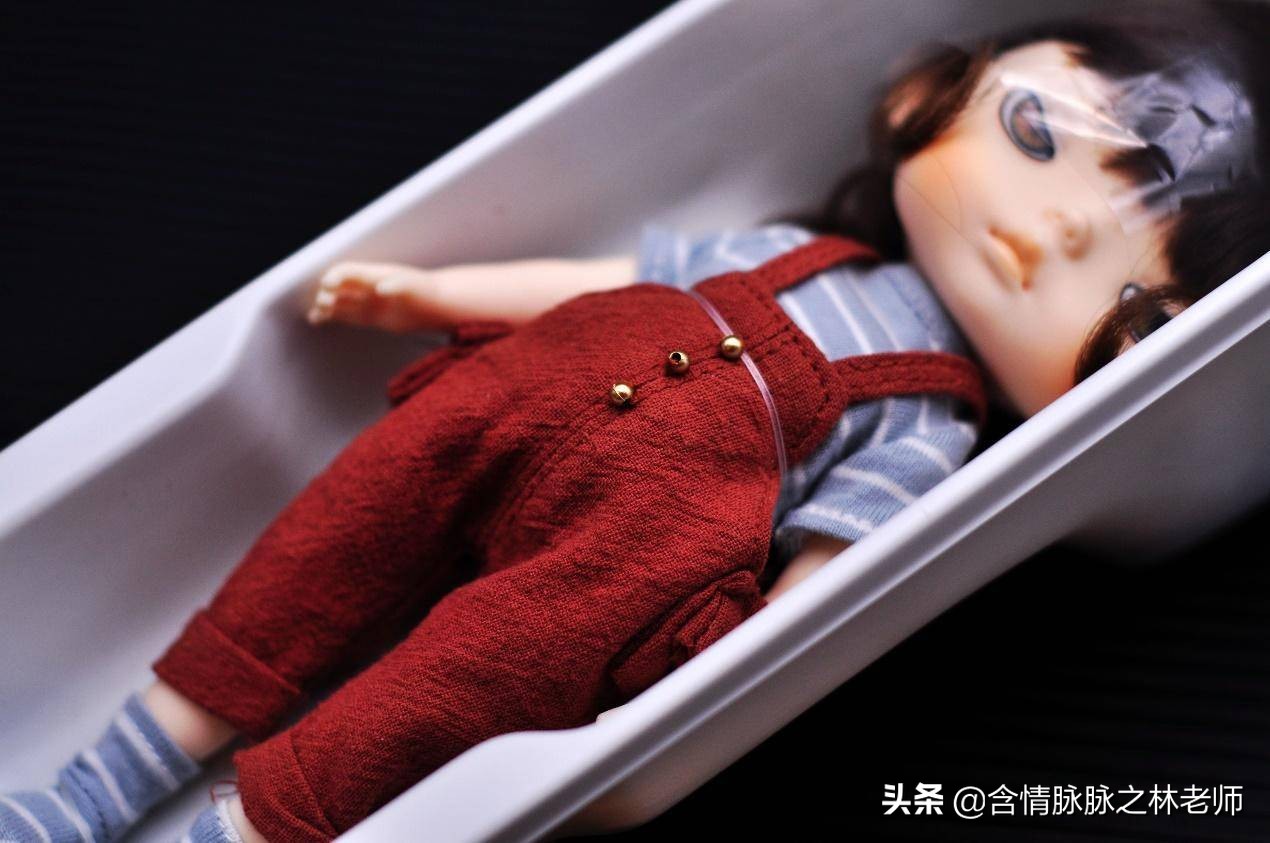 给女儿买了一个芭比娃娃,给女儿买60cm娃娃