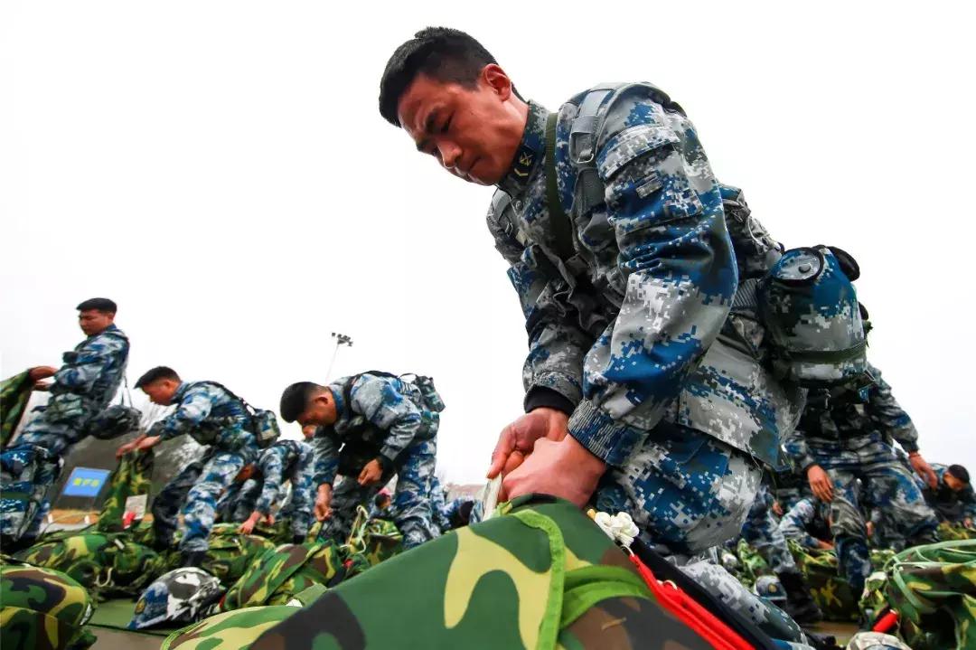 中国空降兵雷神出击,雷神特种兵出击