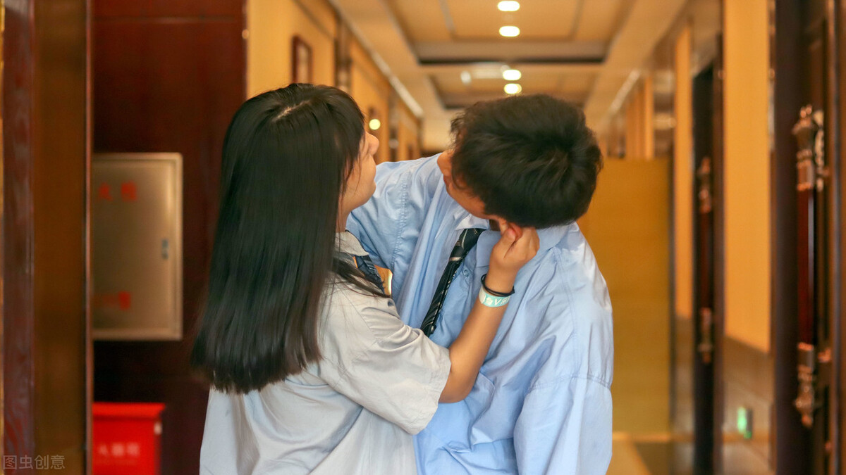 现在谈恋爱男人送女孩啥礼物最好,恋爱中女人给男人送什么礼物