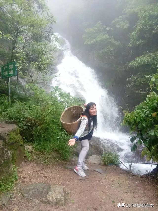 可爱的少妇自拍越来越丰满越来越成熟了
