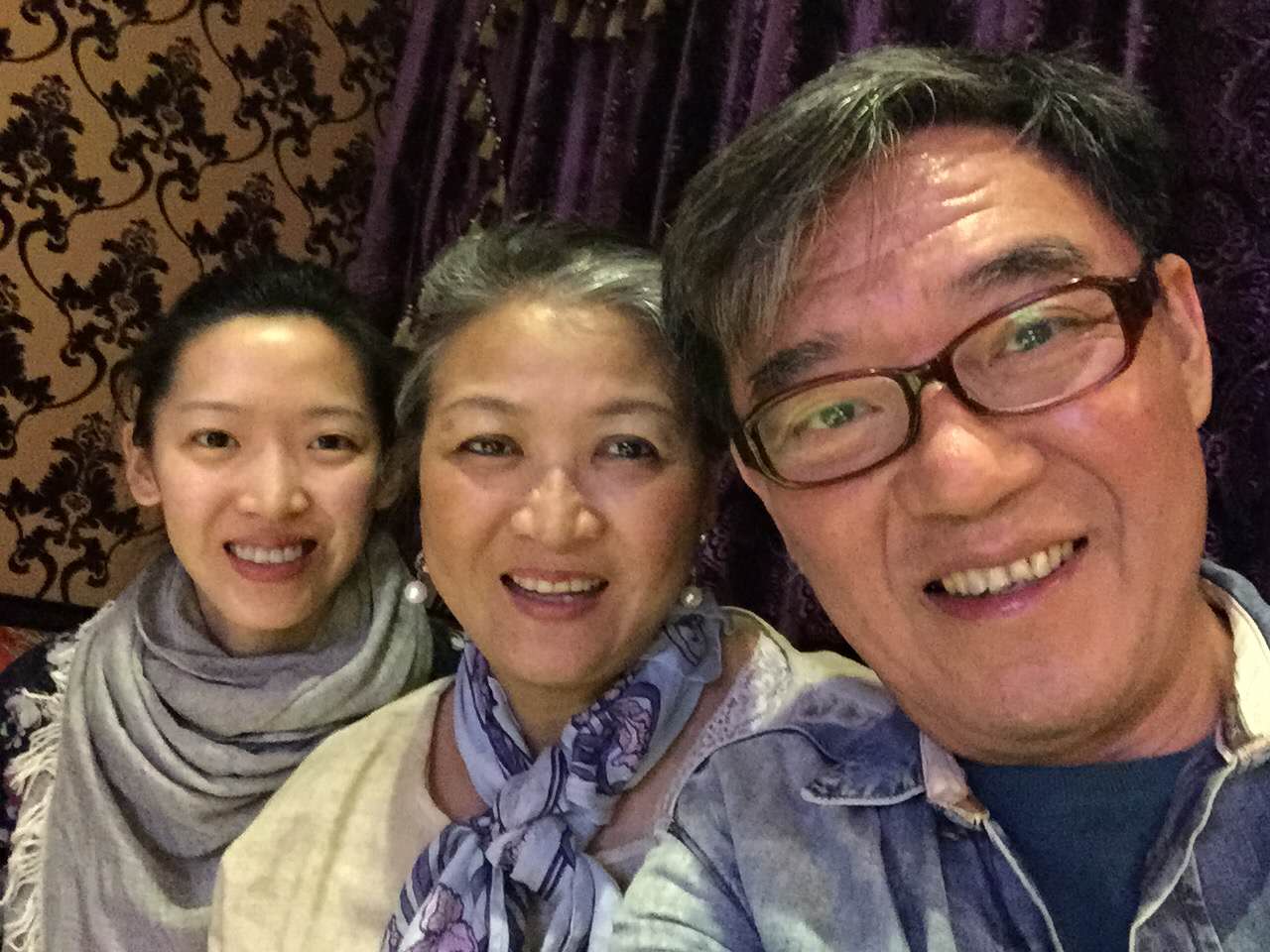 见钱眼开的人没有好下场,李立群为什么这么老还拼命挣钱