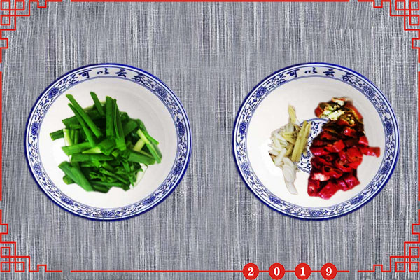 猪肝怎么炒好吃又嫩简单家常做法,猪肝怎么炒又脆又嫩的步骤