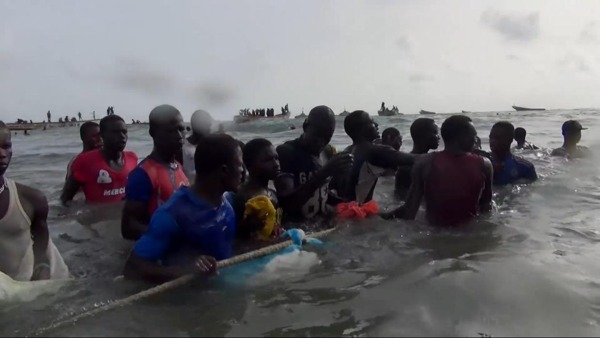 非洲小哥淘来法国二手车开出租，280公里只要47元，但要开12小时