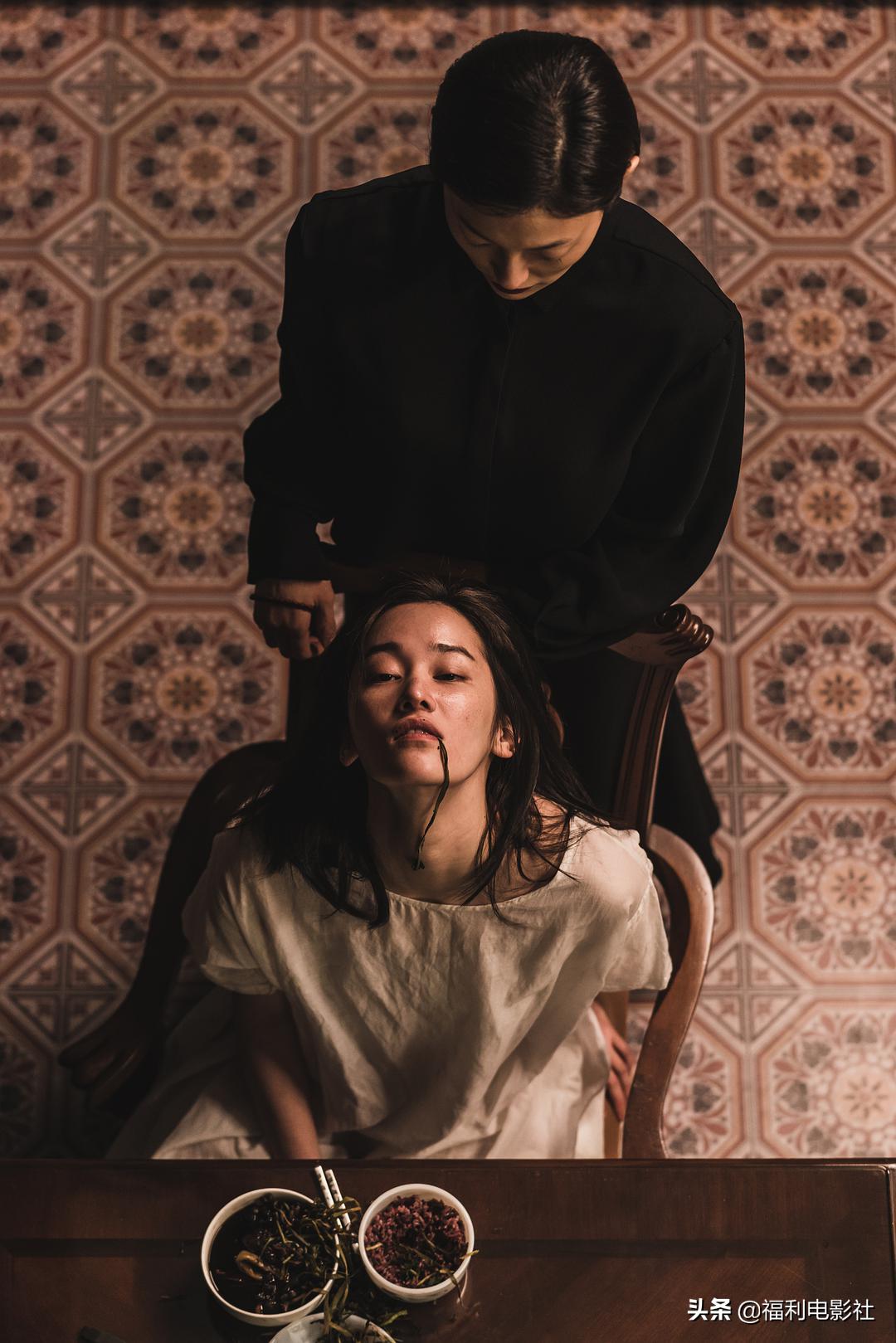 千万不要接来自过去的电话，女主救活了爸爸，但恶魔杀手也跟来了