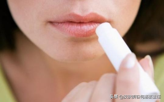 为什么早起唇色深晚上唇色浅,唇色深和唇色暗的对比