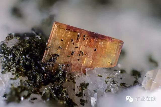 常见的矿物岩石有哪些,4种最常见于岩石里的矿物