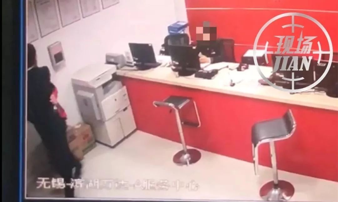 闹心！无锡女士车停滨湖万达广场被砸价值上万元物品被偷