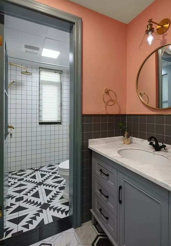 入户门正对卫生间门挂珠帘有用吗,入户门正对卫生间门怎么挂葫芦