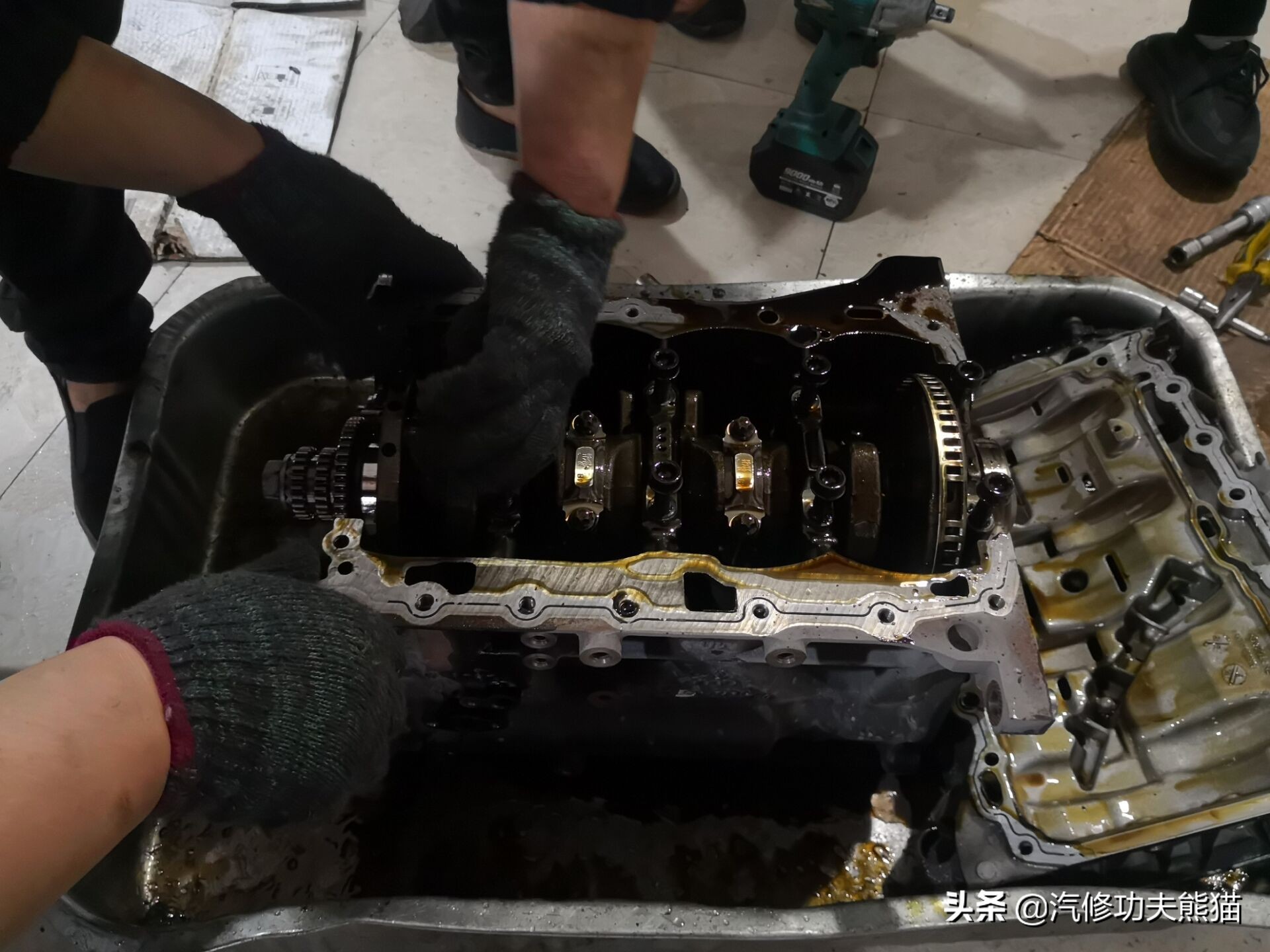 2013奥迪a4l烧机油怎么解决,奥迪a4l哪一款开始烧机油不严重