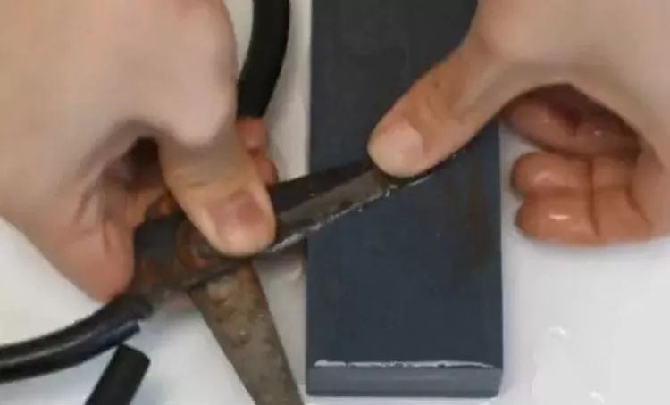 剪刀如果太钝怎么解决,剪刀变钝一招轻松解决