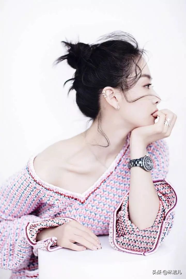 当钟楚曦和江疏影同穿印花连衣裙,倪妮钟楚曦写真