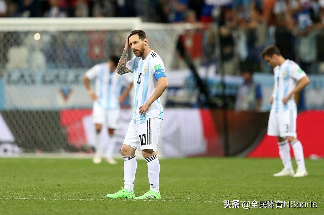 科比踢足球c罗梅西打篮球,科比和梅西两大传奇球星巅峰相遇