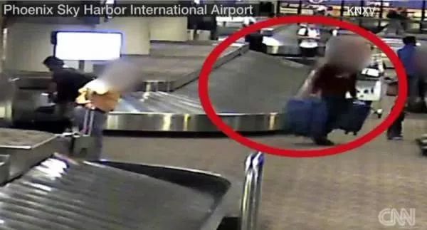 女子国外托运，8万块奢侈品被偷得一件不剩，疑机场人员联手作案