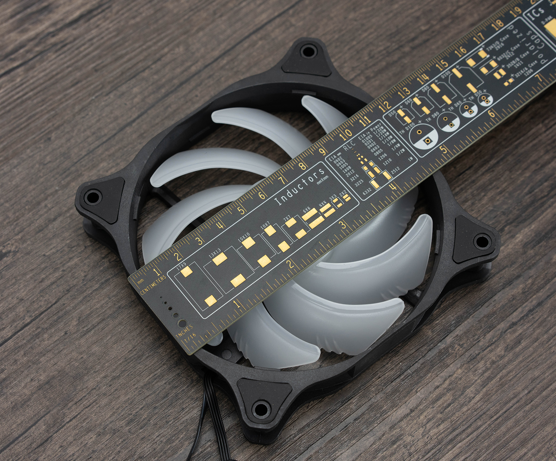 银欣360水冷散热器,压制12代处理器的水冷