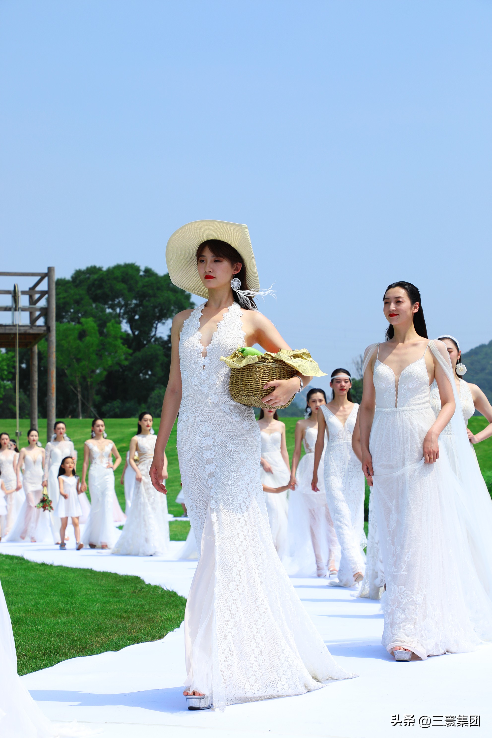 2020“三寰·绽放夏日”大连服装时尚之夏发布在三寰牧场启动