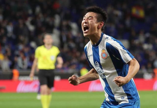 第一球武磊王者归来挑射破门,武磊挑射塞维利亚大门