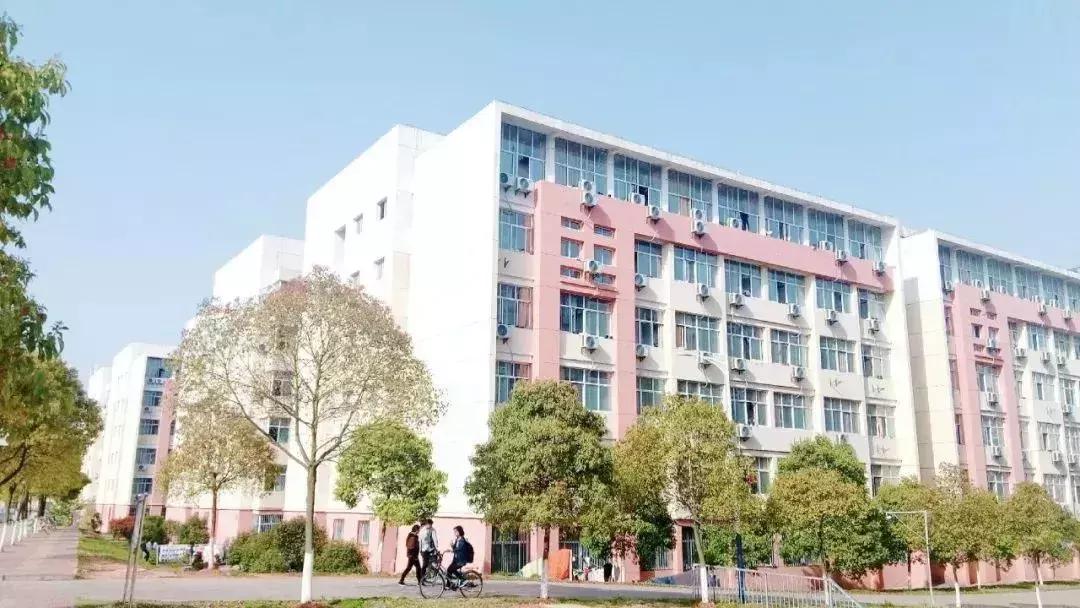 井冈山大学在井冈山上吗？19级萌新请听清——吉安火车站下车