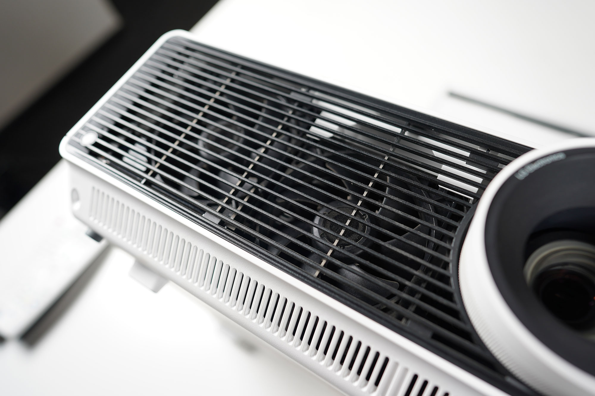 投200寸需要多少流明投影仪,投200寸投影选多大的焦距