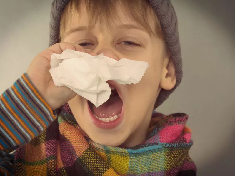 小孩发烧导致脑死亡,男孩发烧脑损伤