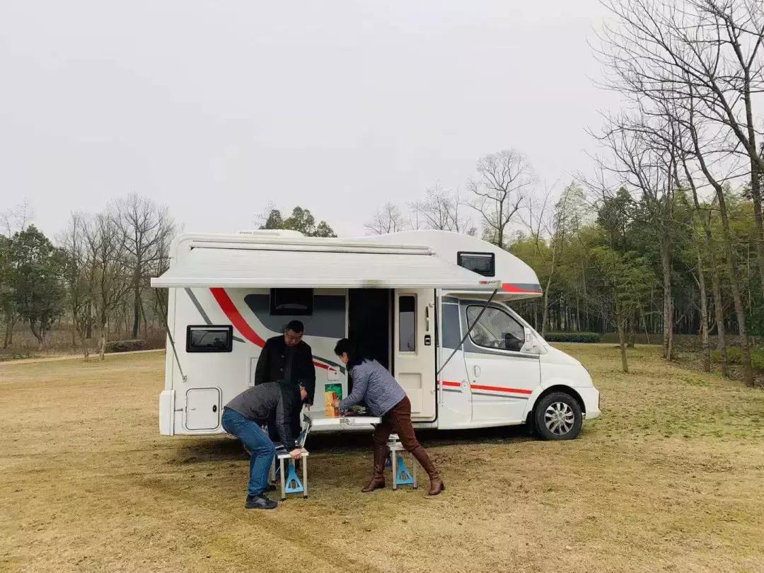 飞翔房车拉摩托,飞翔带上音乐去旅行