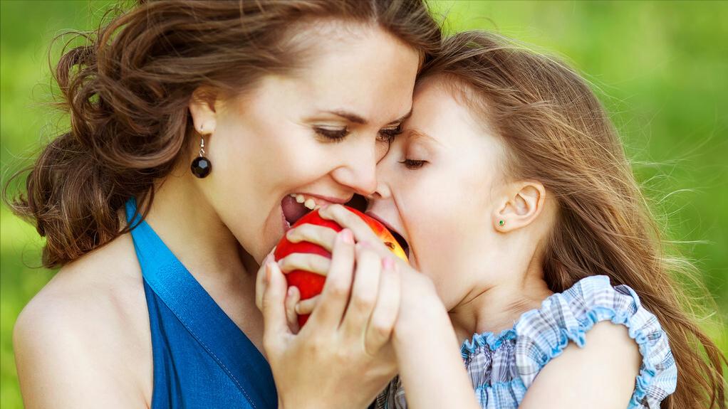 和自己的亲妈不和怎么办,怎么和自己的亲妈相处