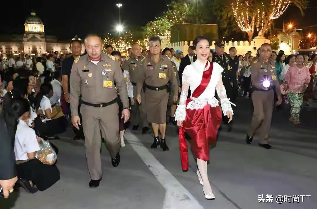 泰国老国王偷偷照顾4位王子,泰国王室被抛弃的四位王子