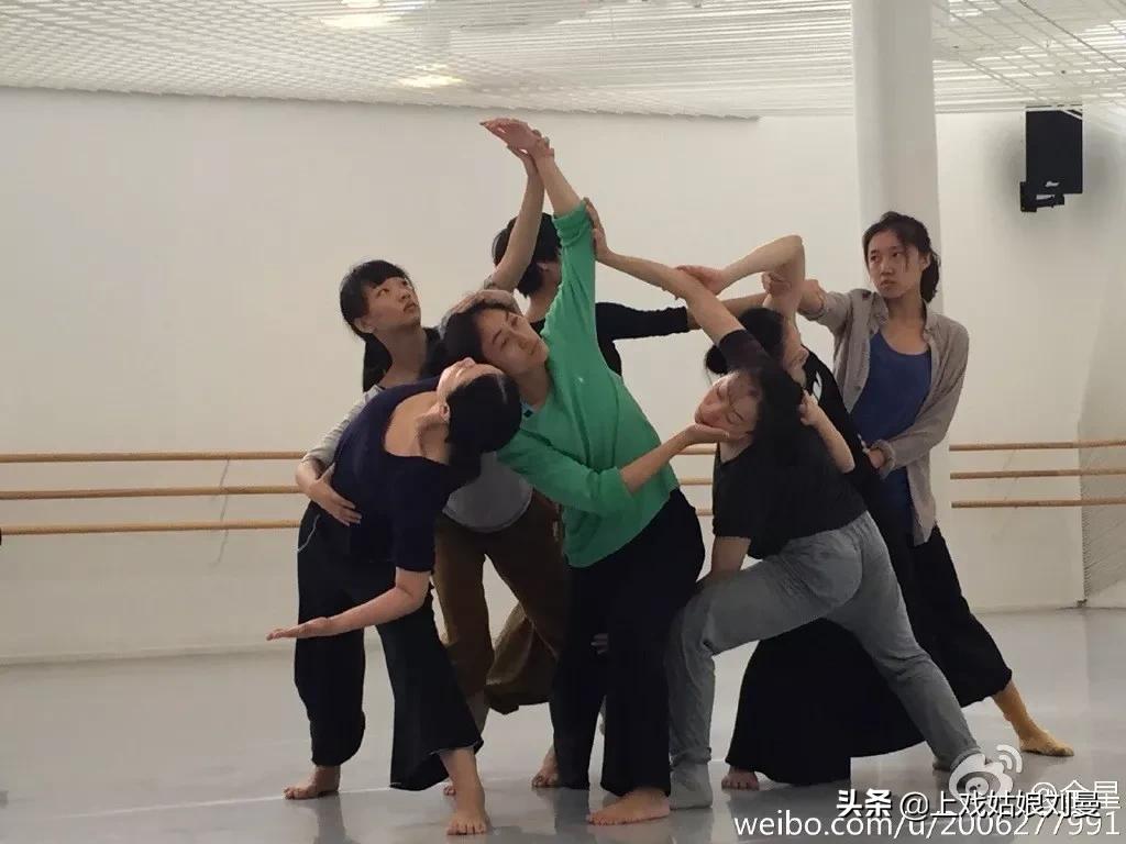 她28岁变性，父亲被嘲笑“这是你儿子还是女儿？”，一句话暖哭