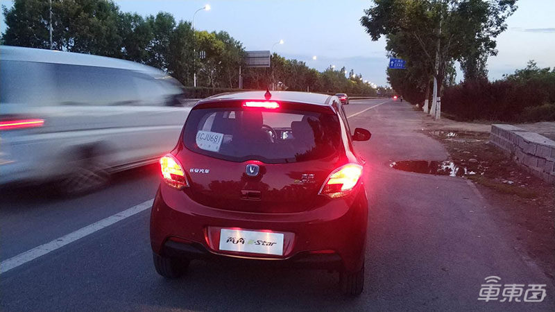 试驾长安新能源奔奔E-Star:高配仅售6.48万可满足市内通勤需求