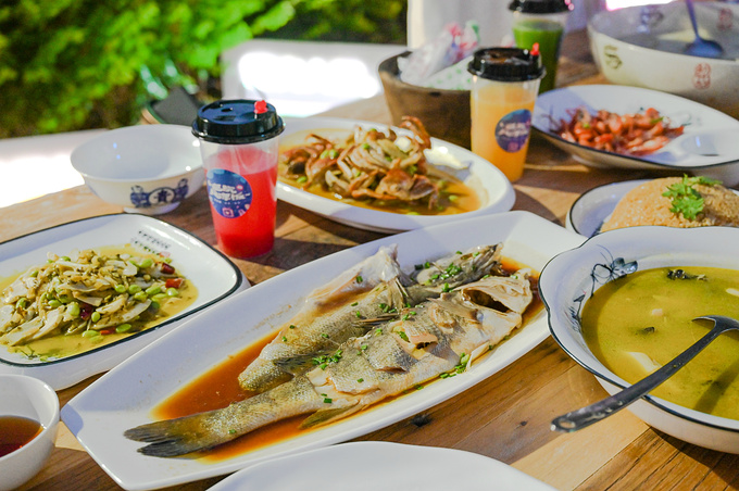 初夏品风凉饭，南北湖商玉客栈，推窗有山水