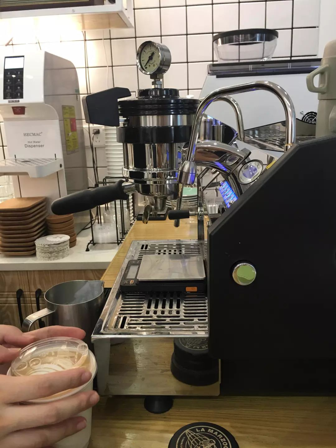 酗酒后起床,会想和重要的人分享的杭州骨灰级咖啡地图