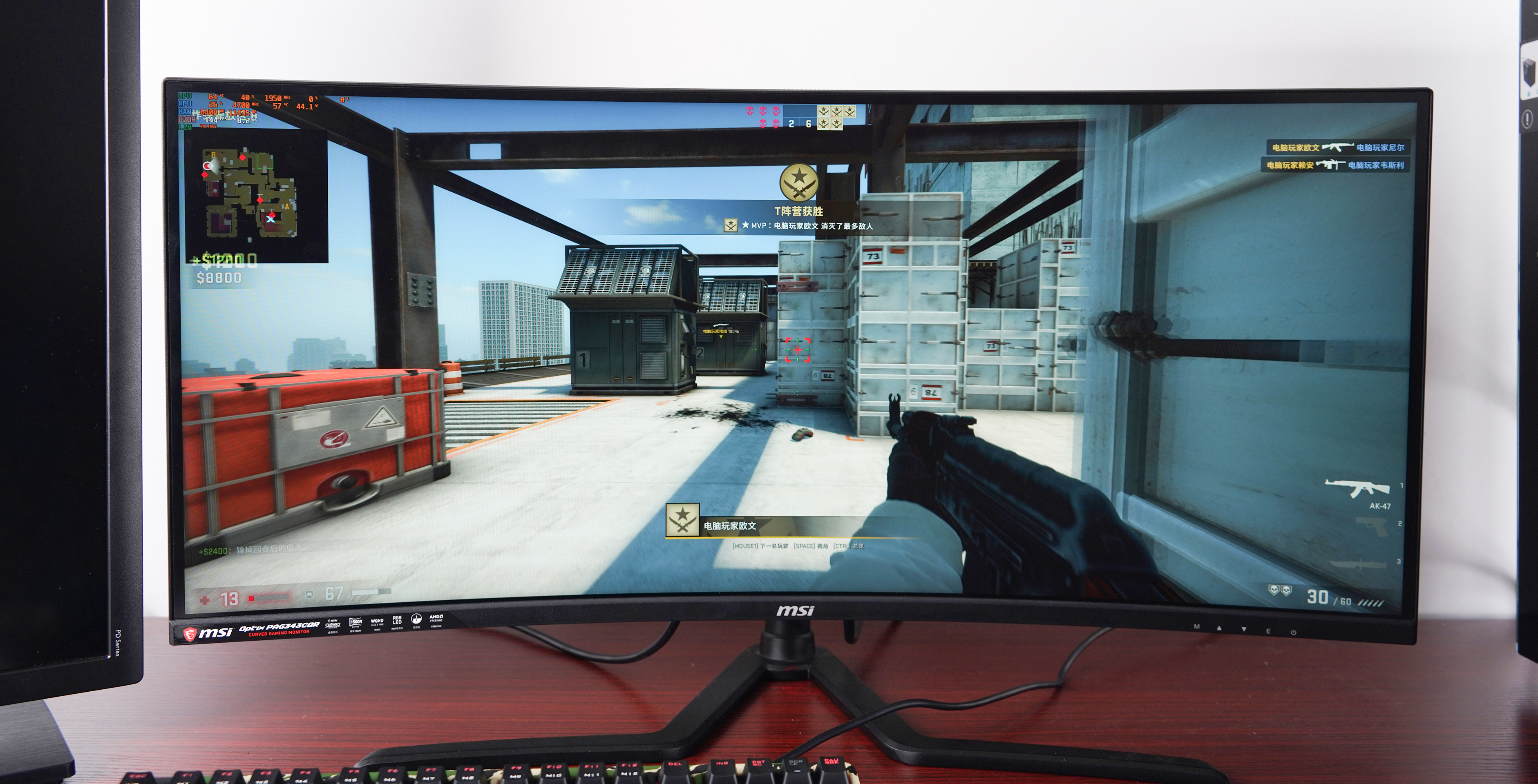 这套花费超过2W的桌面看起来是如此朴素