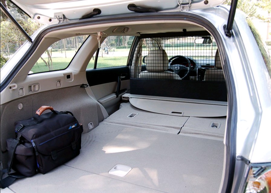 情怀老车马自达6wagon瓦罐旅行版