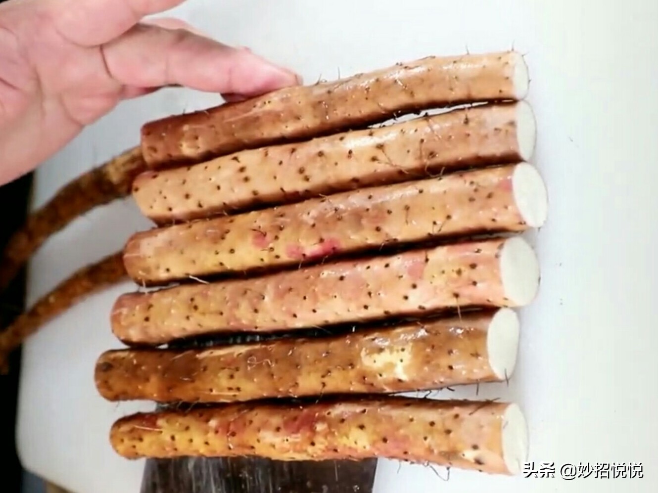 山药削皮又粘又痒怎么办?教你正确削皮妙招,不粘不发黑不痒的秘密